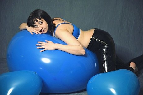Miss Teal Tease erotic model pictures