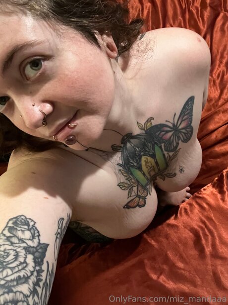 miz mandaaa model art galleries