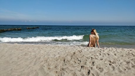 Moniqa hd model archive