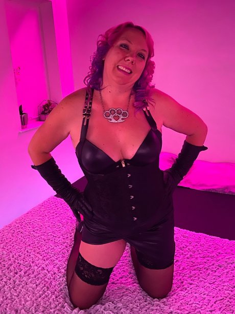 Mistress Ammonite sex star img
