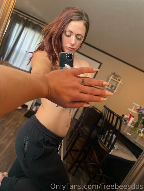 BEE S DD S nude star galleries