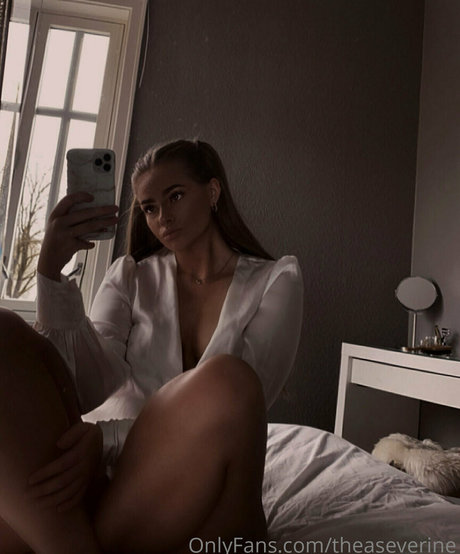enirevesfree erotic actress photo