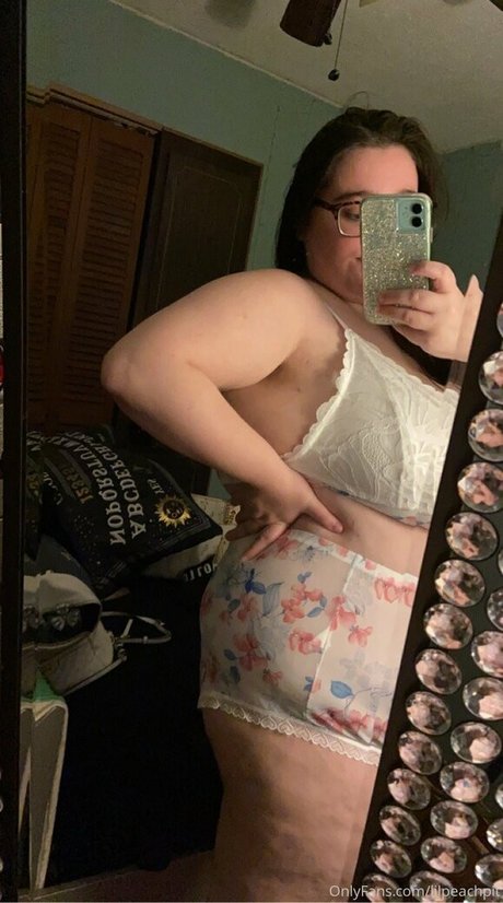 lilpeachpit pornstar top pic