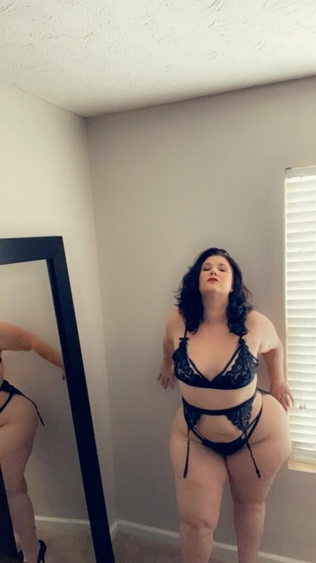 CrystalMcbootay model nude pic