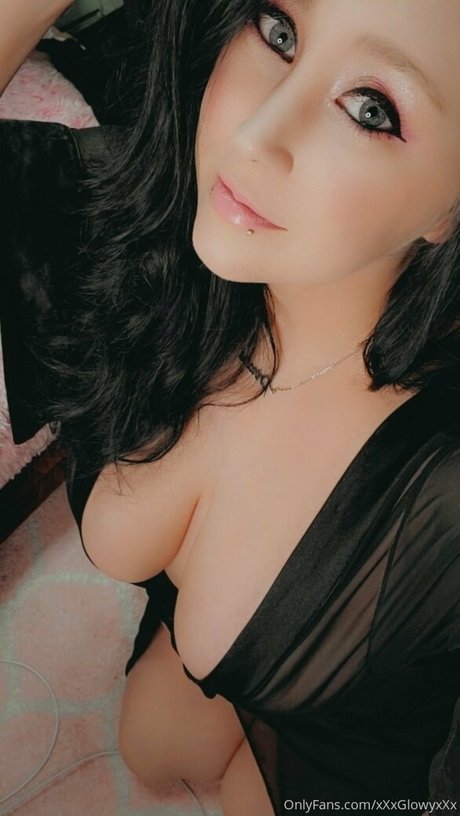 xxxglowyxxx star hot pic