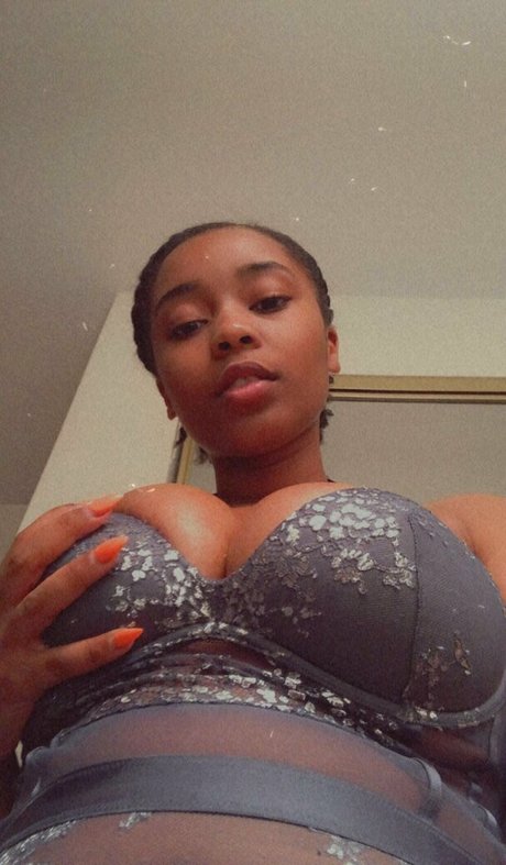 tyra spanks pornstar nudes pic