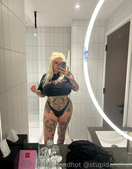 stupiderandhotter art pornstar image
