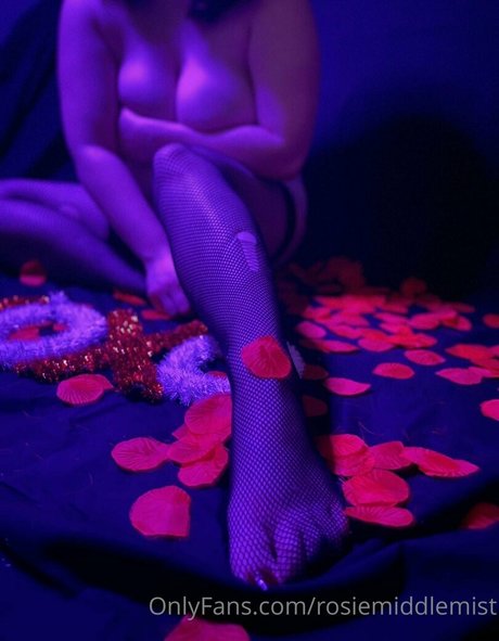 rosiemiddlemist star top image