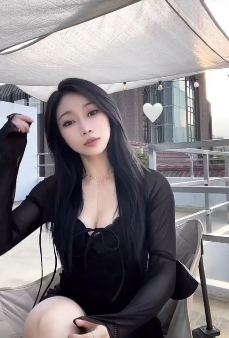 minnie x model exclusive pictures