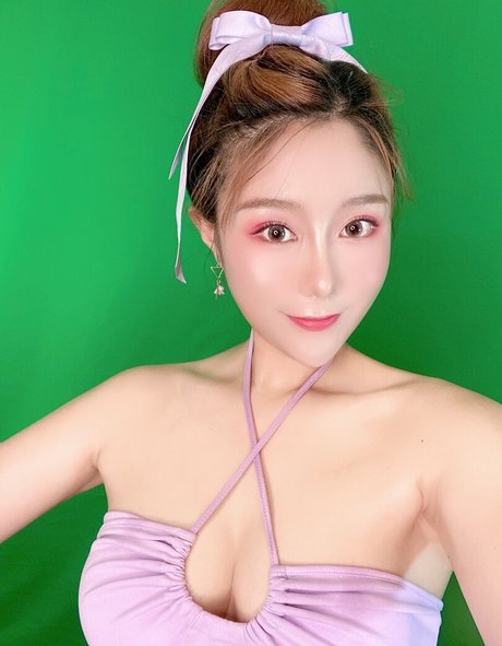 Uying erotic model img