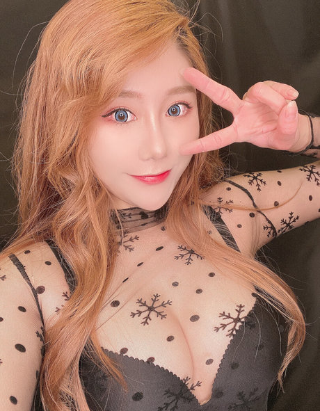 Uying sexy pornstar img