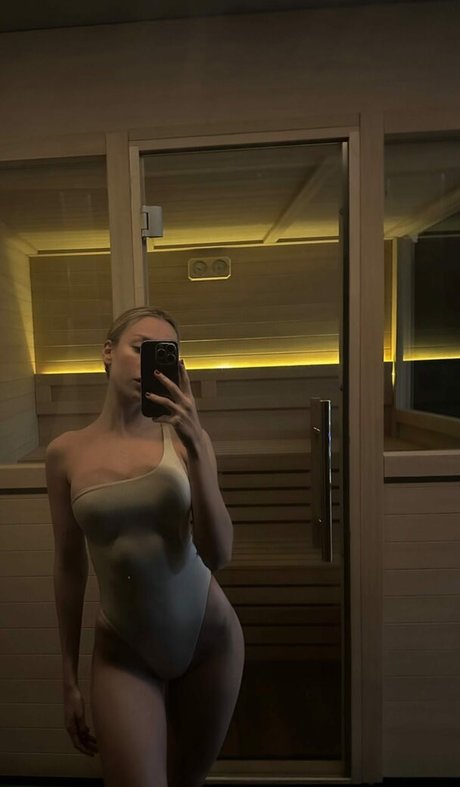 Ester Exposito art actress pictures