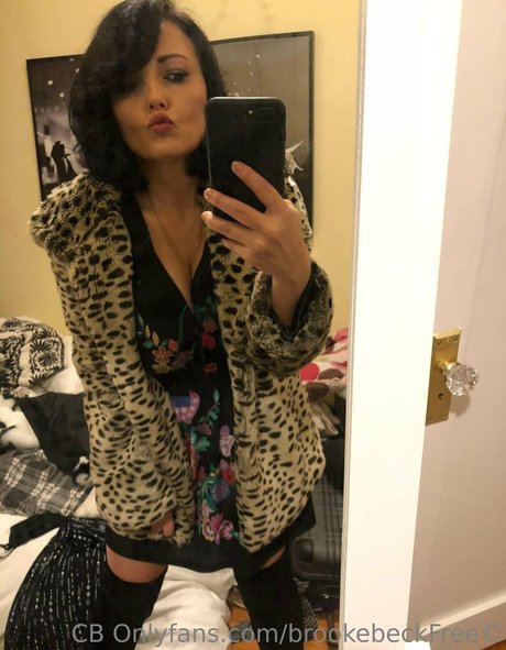 brookebeckfree naked model image