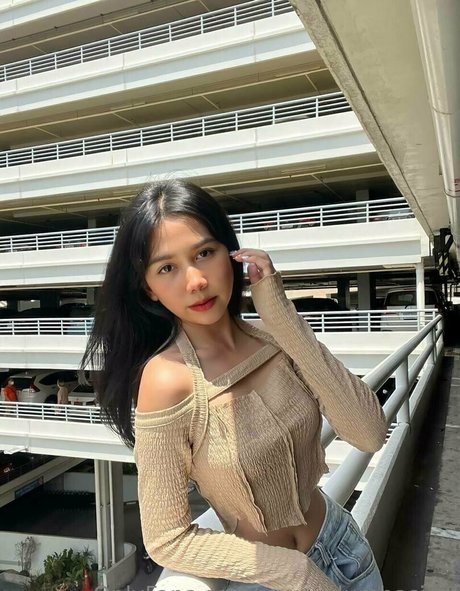 youngdumbasian model erotic pic