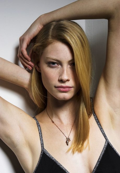 Alyssa Sutherland model adult pictures
