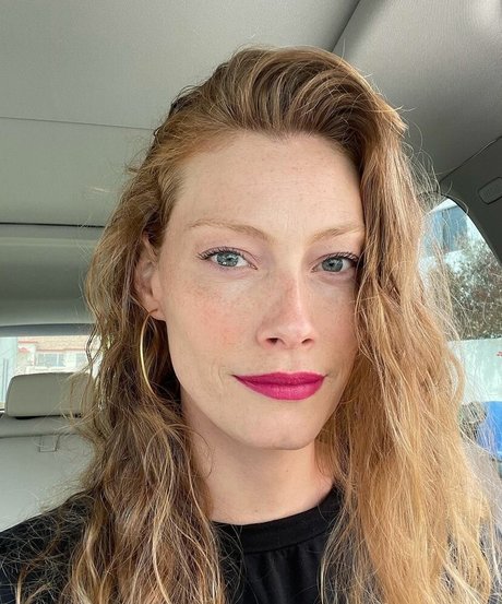 Alyssa Sutherland hot star gallery