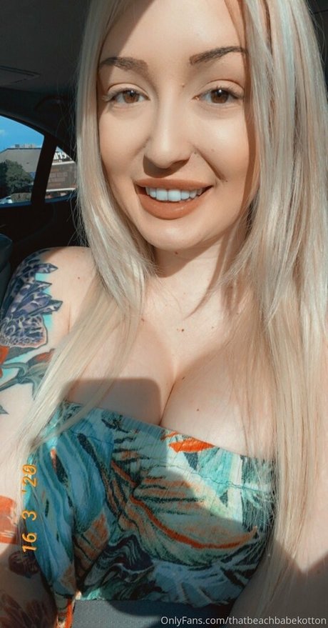 female popular onlyfans nude picture