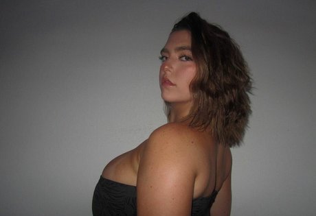 Sierra Bellingar naked model photo