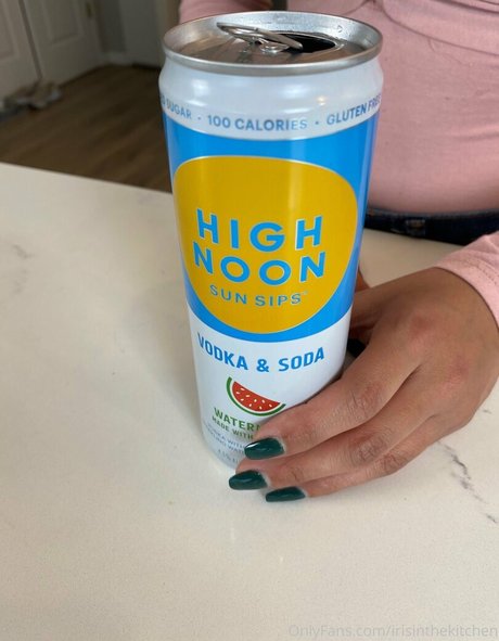 irisinthekitchen model naked photos