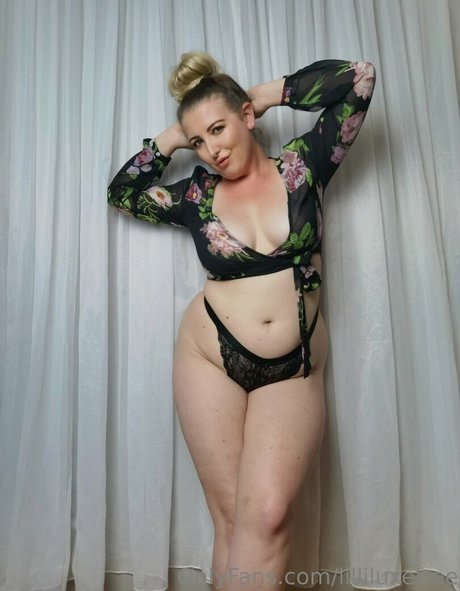 lilliluxefree art model pictures