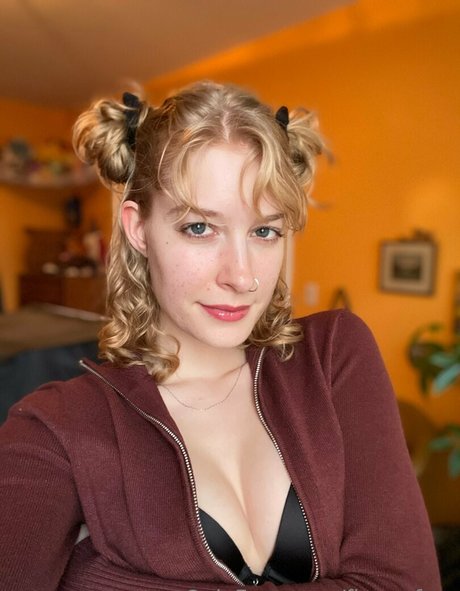 fiannafree adult model archive