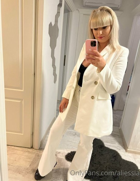 aliessia nude model gallery