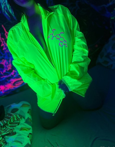 eve official beautiful actress pictures