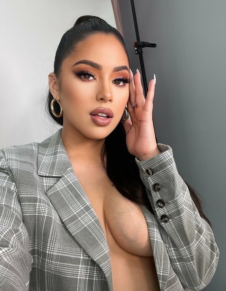 Jasmine Villegas erotic model photos