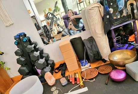 she is sam pretty star image