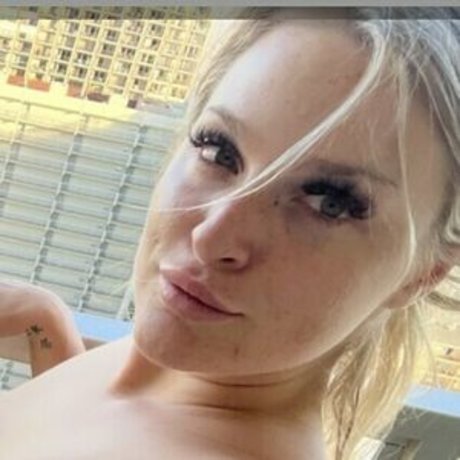 Daisy Delacroix sexy actress image