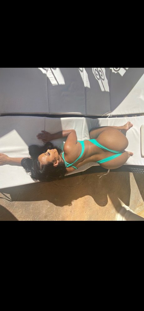 Eboni sex model picture