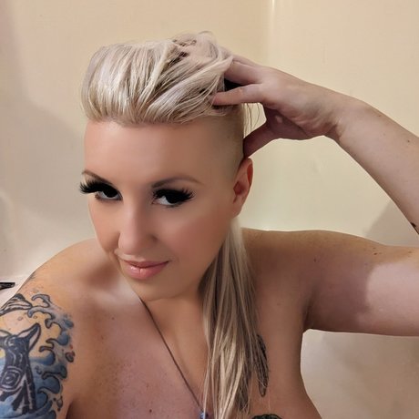 Chameleon Life art pornstar photos