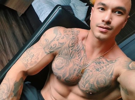 DADDY DEAN THAI model top image