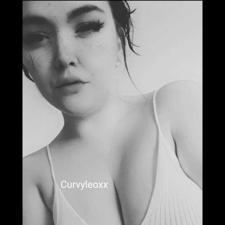 Curvy Leo erotic actress photos