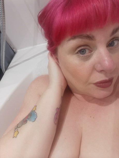 Curvy Shell no PPV star nude pics