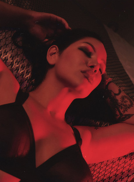 Neon Demon free model images