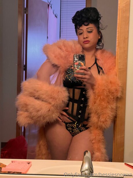 Bessie Snow pretty pornstar images