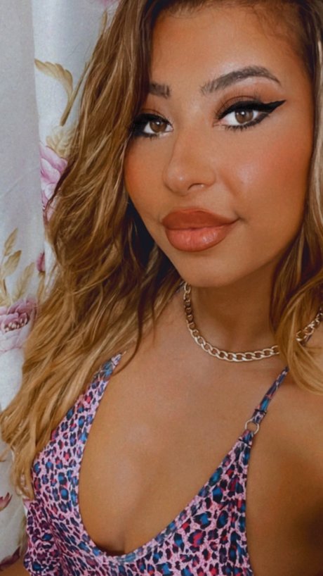 Alexissweety pornstar perfect picture