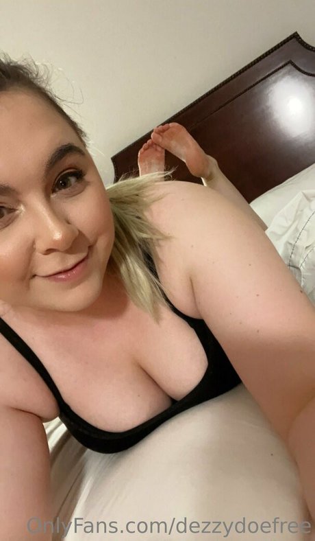 dezzydoefree pornstar adult picture
