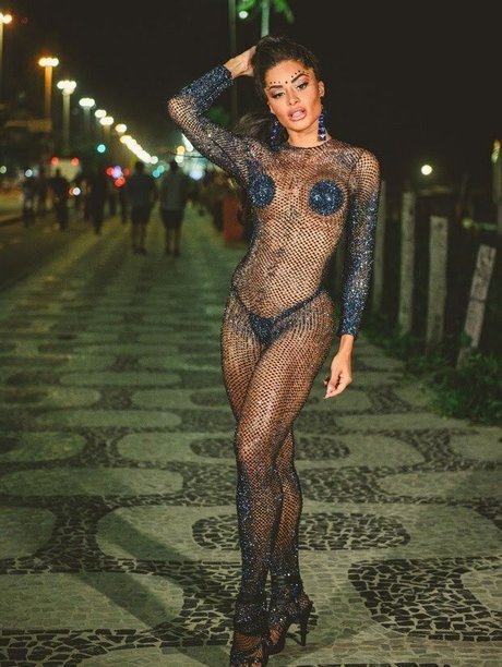 Aline Riscado model nude pics
