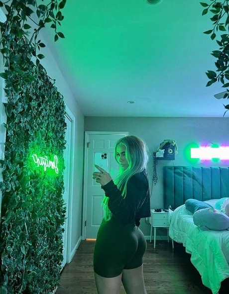 Demisux model erotic pictures