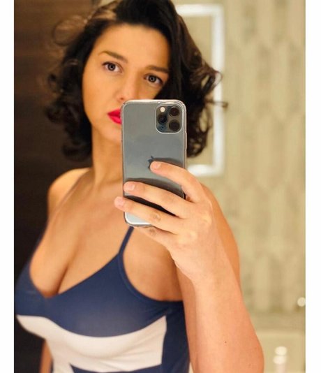 Khatia Buniatishvili hd star picture