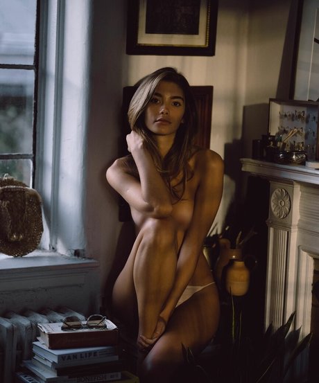 Cindy Mello naked model galleries
