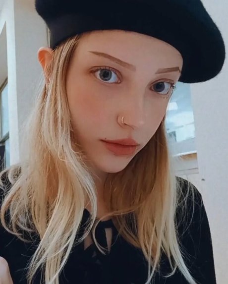 Agnese Innocente model adult pics