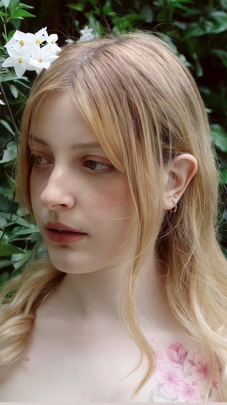 Agnese Innocente naked pornstar image