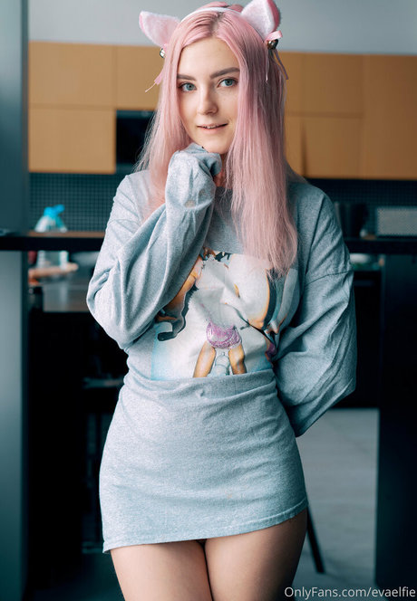 EvaElfie erotic pornstar photo