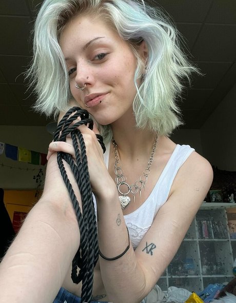 schnitzelbby pretty model img