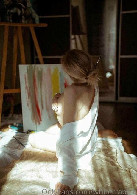 whiterrabbit nudes model images