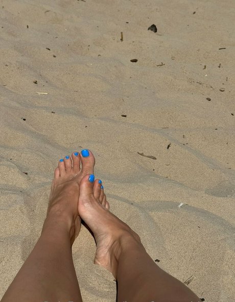 barefootgoddessbri model perfect pic