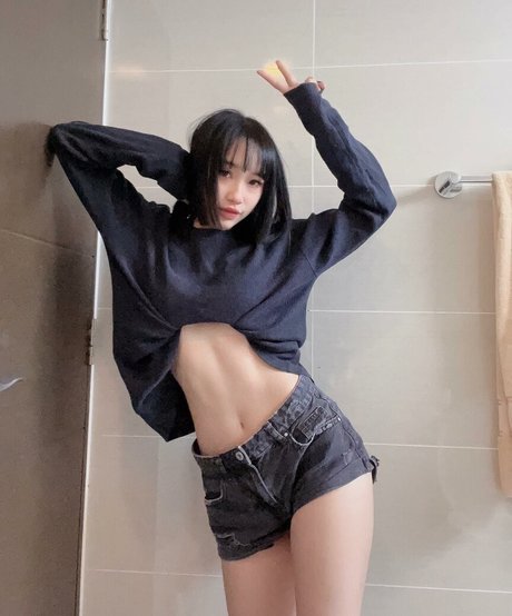 leezipotato pretty model image